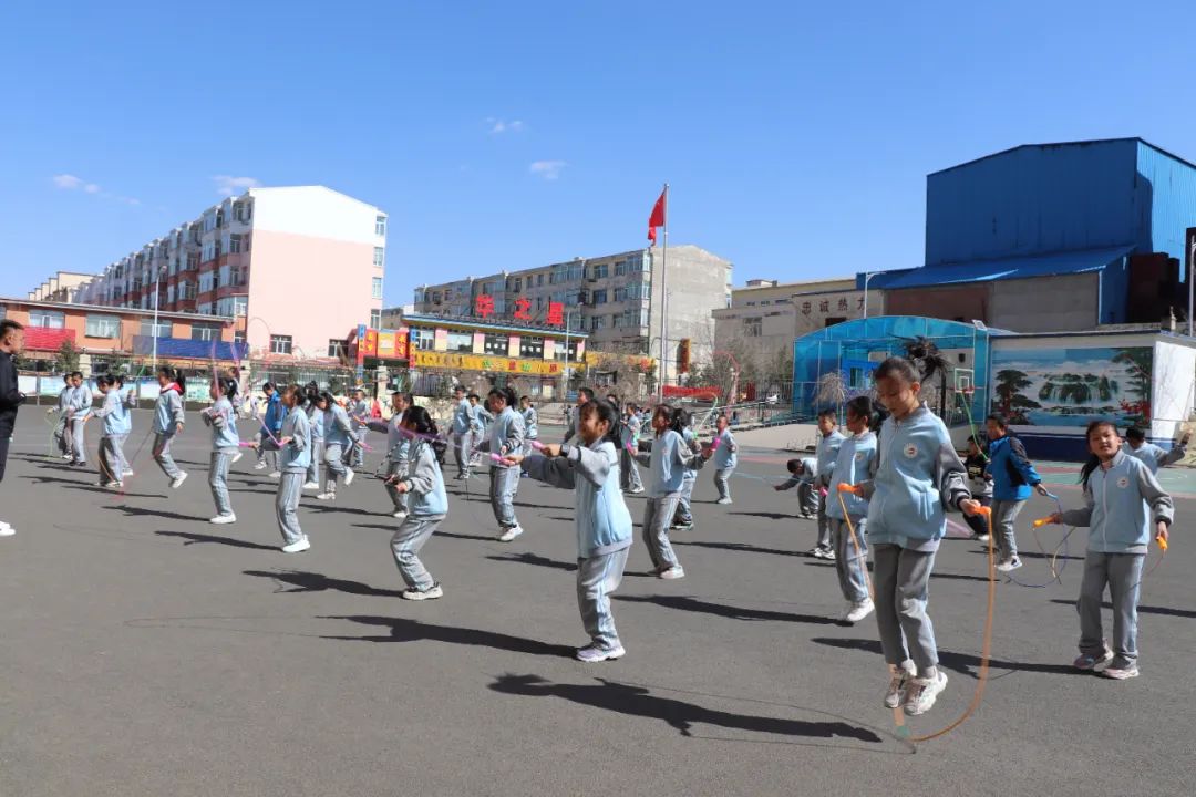 【要闻】智慧体育 —— “一只腕环”赋能体育课堂